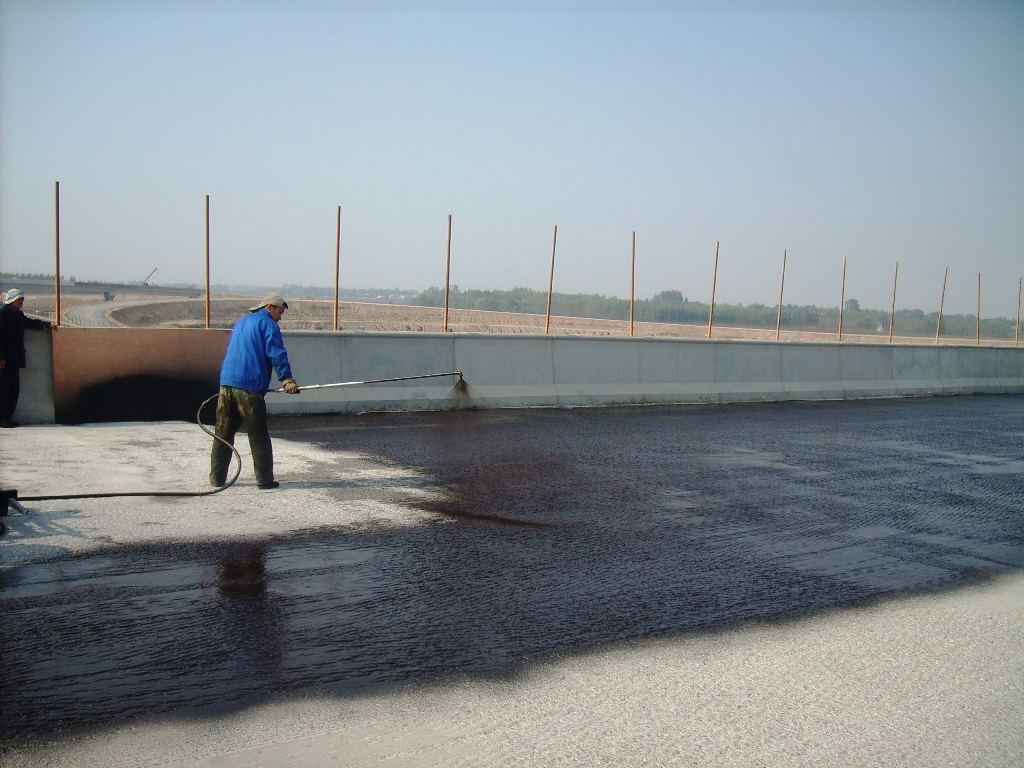 混凝土橋面防水黏結(jié)層施工技術(shù)的要點.jpg 混凝土橋面防水黏結(jié)層施工技術(shù)的要點.jpg